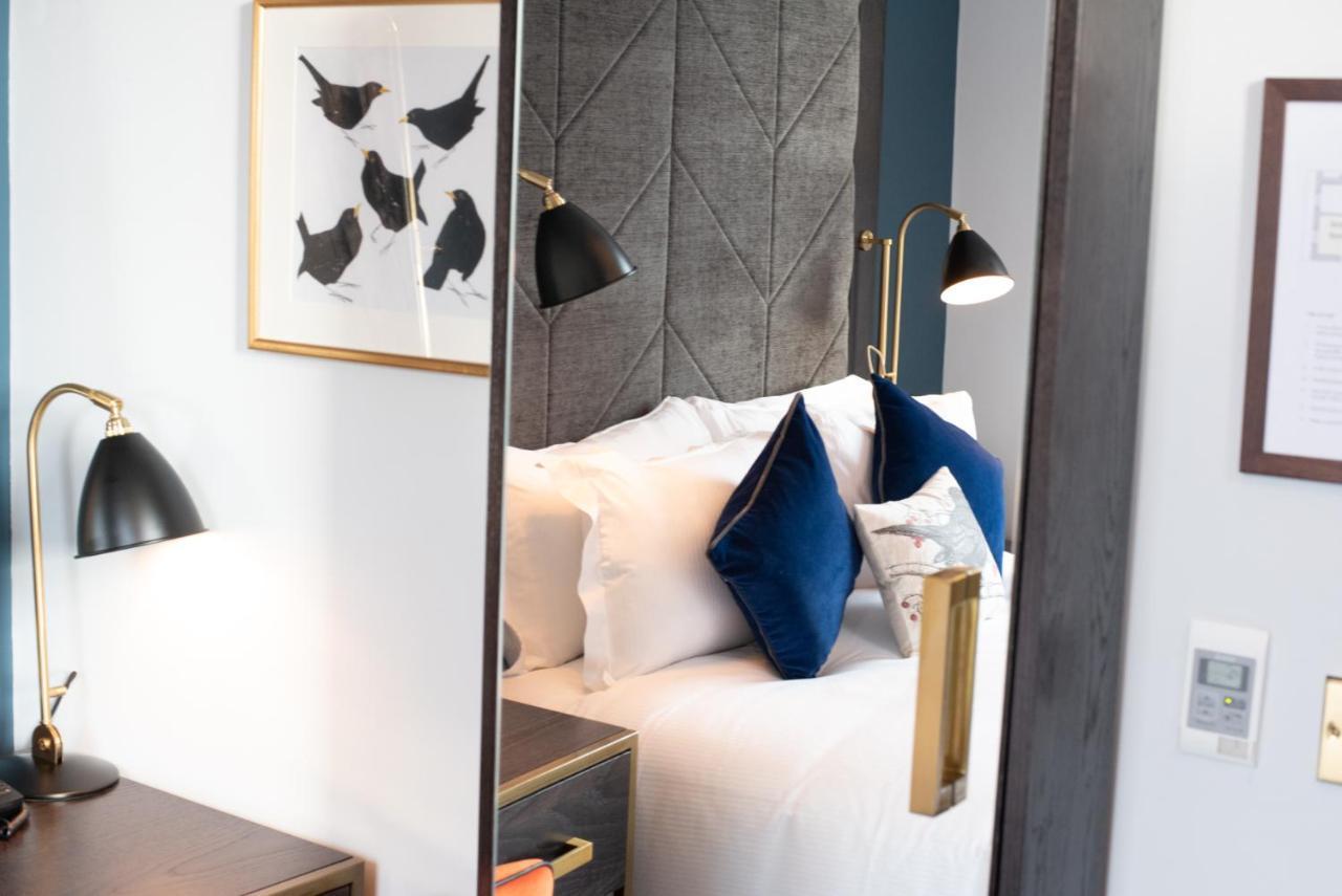 Blackbird London Bagian luar foto
