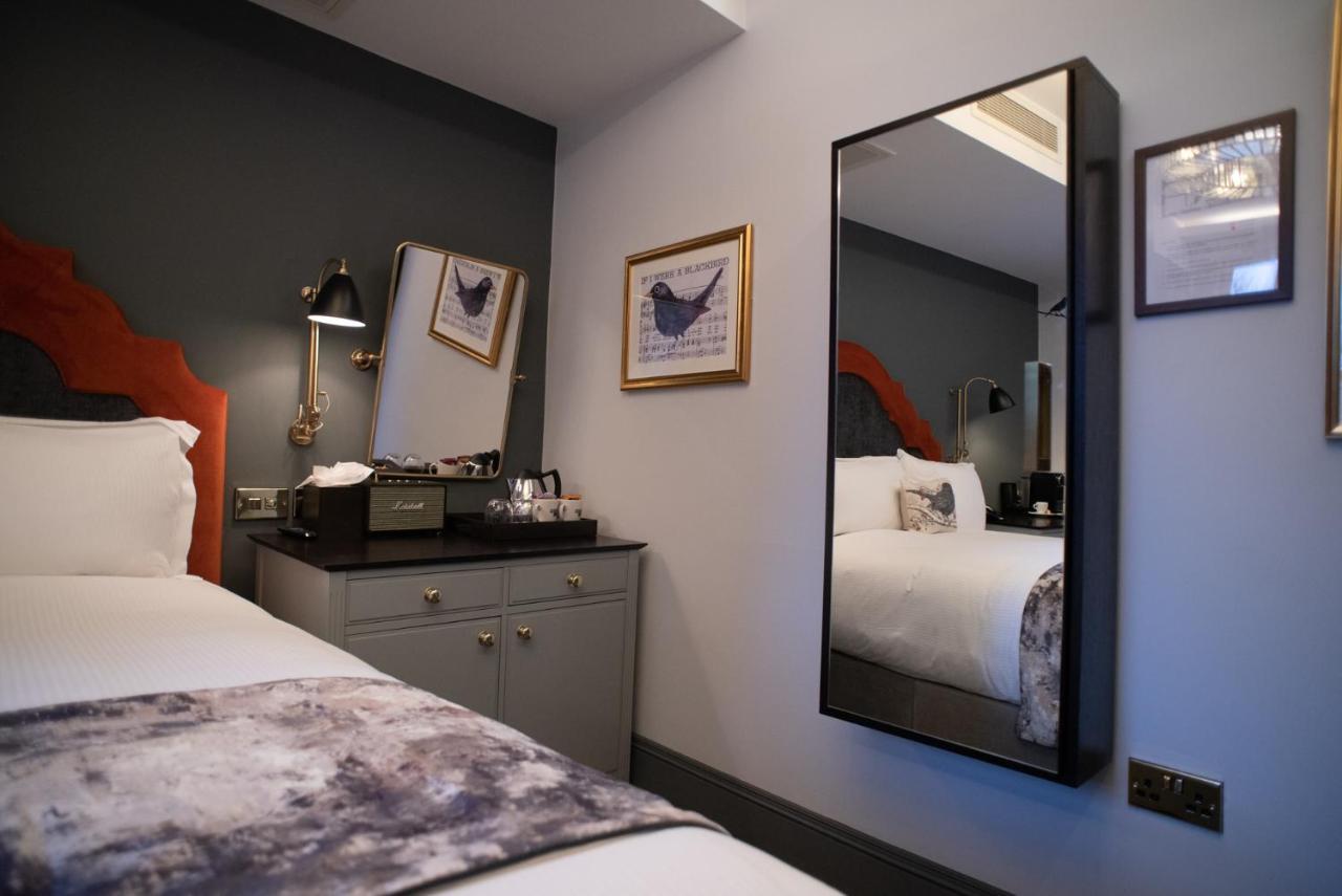Blackbird London Bagian luar foto
