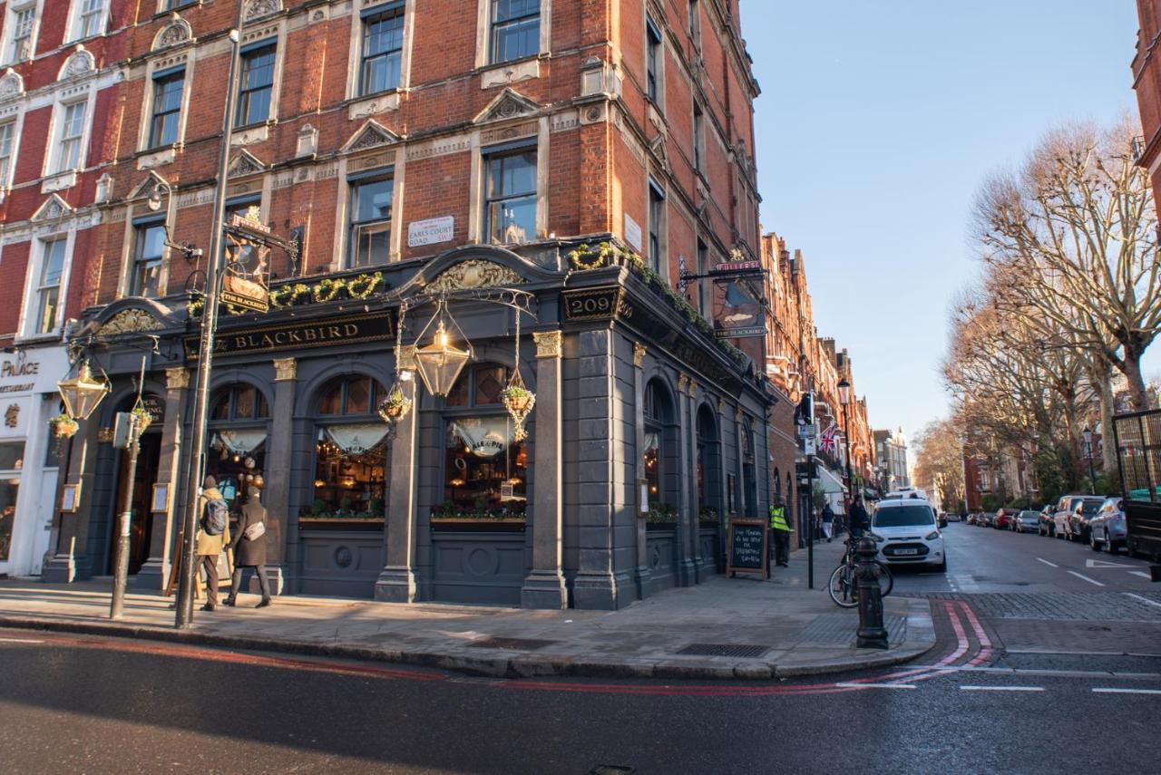 Blackbird London Bagian luar foto