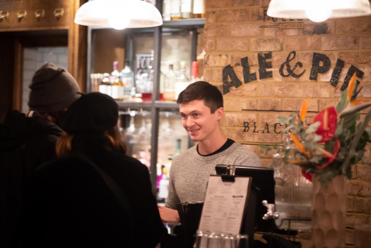 Blackbird London Bagian luar foto
